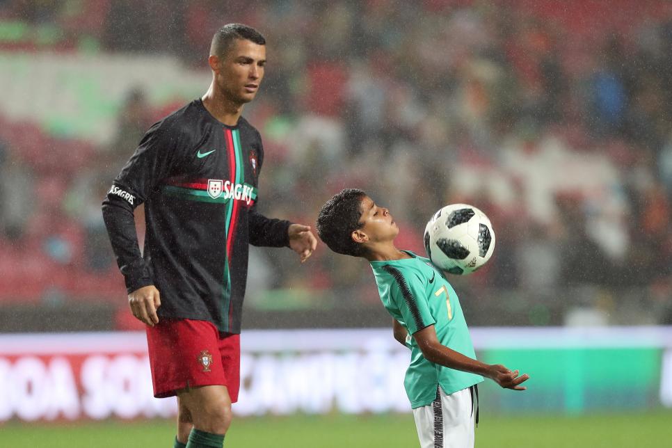 « A son âge, il était meilleur que son père », la mère de Cristiano Ronaldo se lâche
