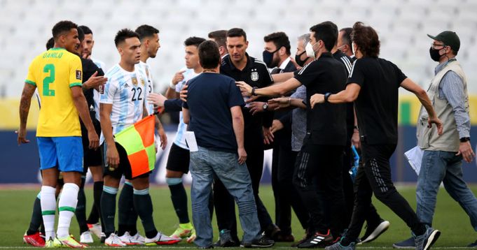 Emiliano Martinez brise le silence sur le choc entre le Brésil et l’Argentine