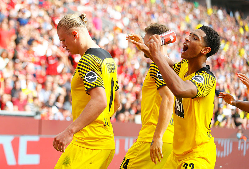 Vainqueur face au Bayer Leverkusen, Dortmund monte sur le podium