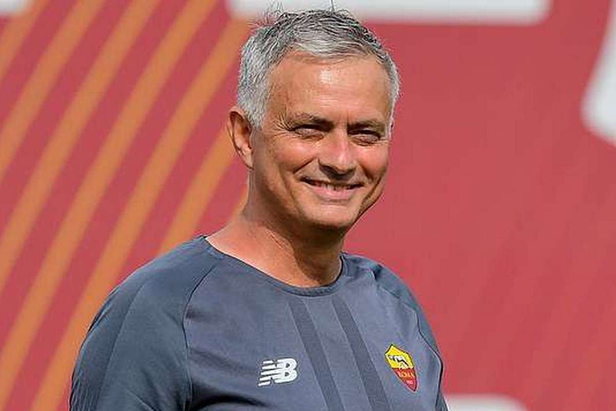 José Mourinho : « C’est un grand homme, il est un super entraineur »