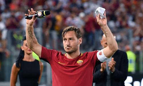 A 40 ans la legende Totti met fin a sa carriere et reste a la Roma