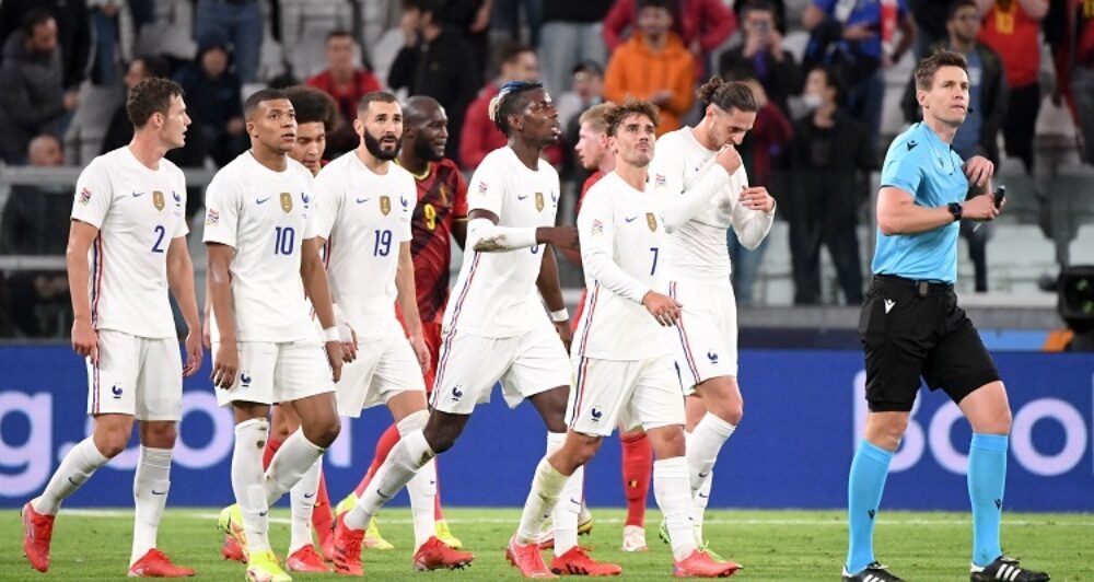 Coup dur pour les Bleus, Raphaël Varane sort sur blessure