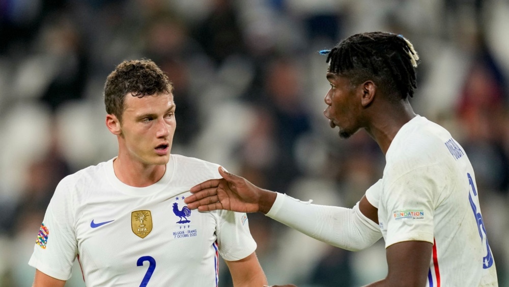 Benjamin Pavard répond enfin aux propos de Pogba sur le terrain.