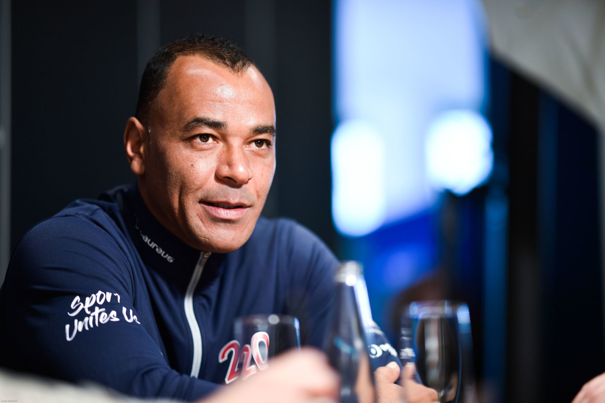 Cafu désigne le meilleur latéral du moment