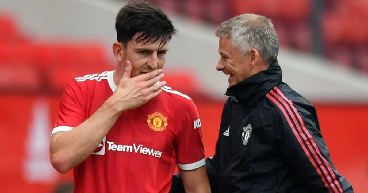 harry maguire speaking with man utd manager ole gunnar solskjaer 2021