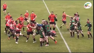 Bagarre générale: Quand les supporters se battent avec les joueurs en plein match !