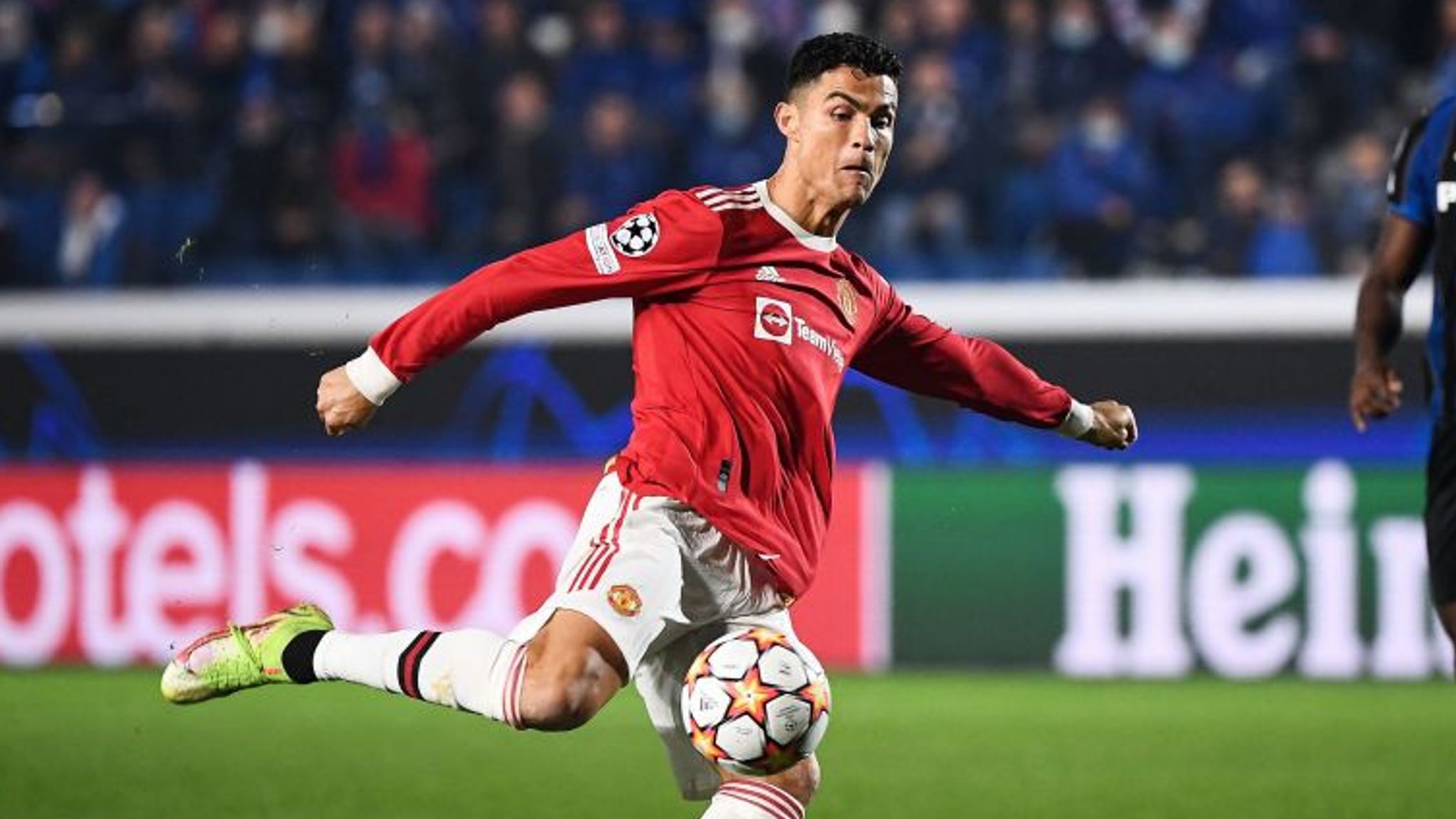 L’Italie indignée : Le but de CR7 (92′) aurait dû être annulé, « l’erreur » de l’arbitre qui sème la discorde (vidéo)