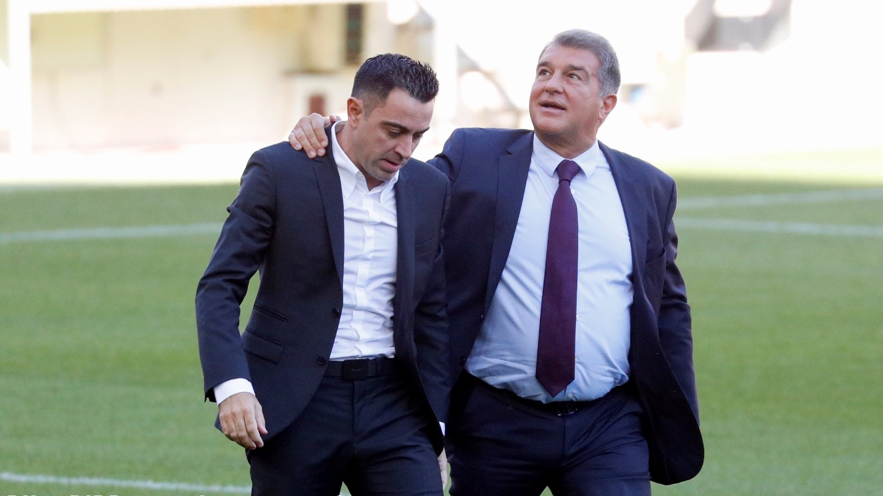 xavi y laporta en el camp nou. efe