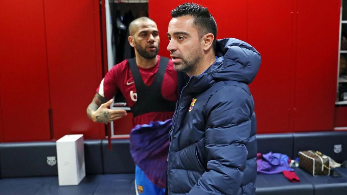FC Barcelone : Dani Alves titulaire, la compo de Xavi pour affronter le Boca Junior