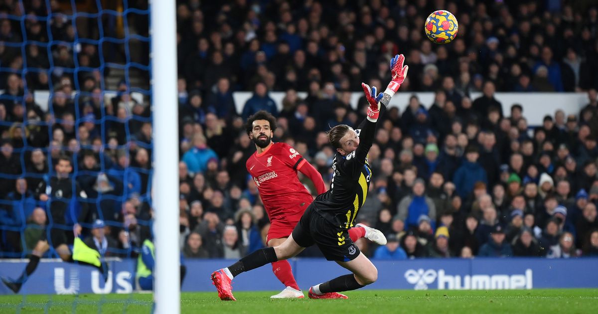 Liverpool écrase Everton et suit le rythme de Chelsea et City