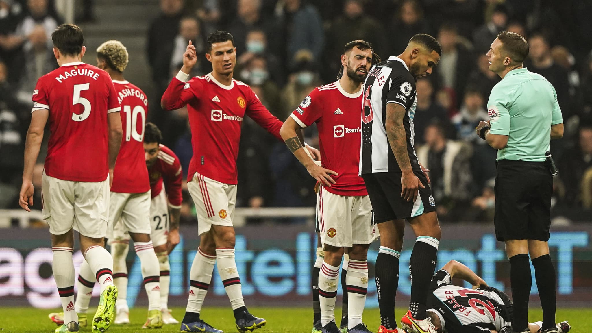 Cristiano Ronaldo sèchement taclé et accusé d’intimider 3 joueurs de Manchester United