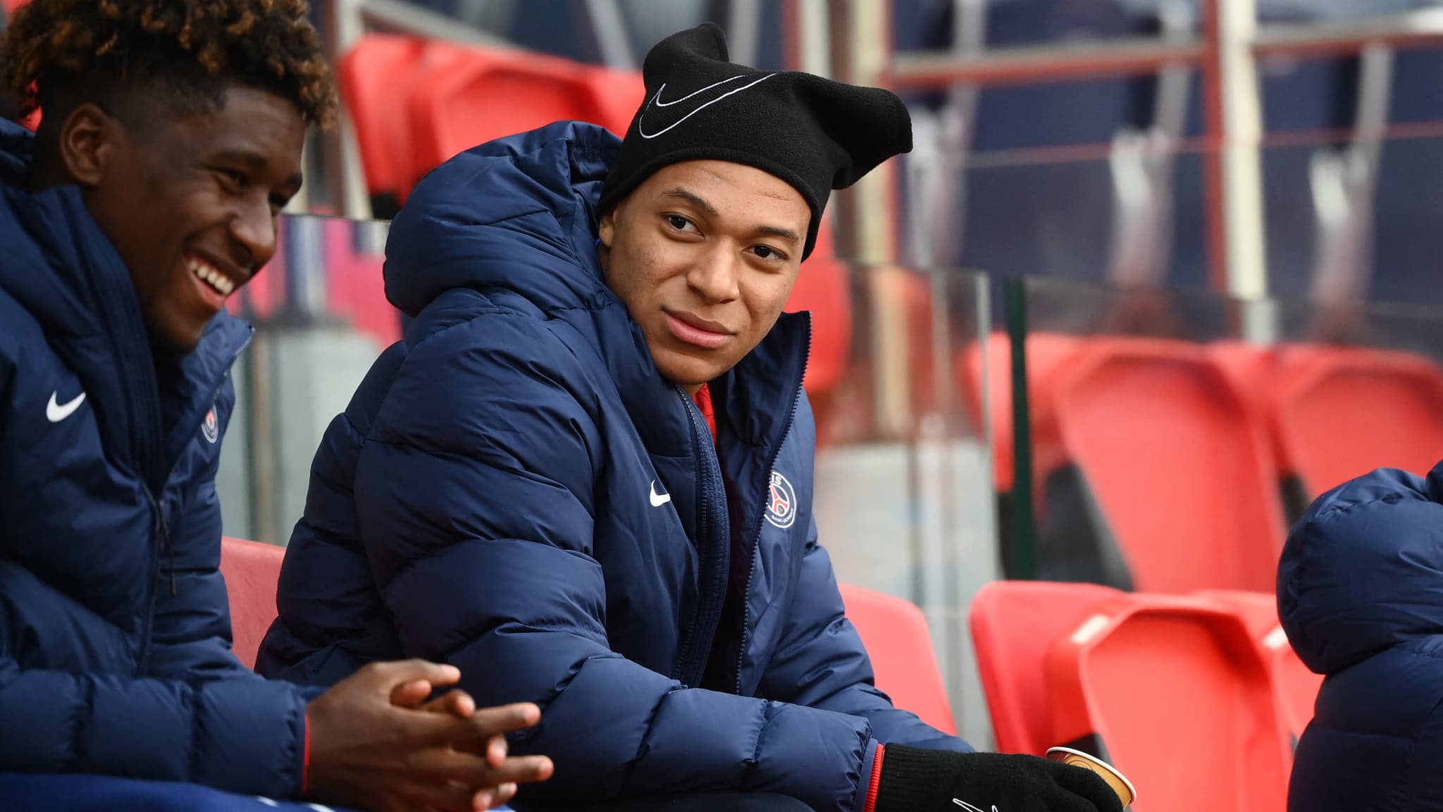 Kylian Mbappe sur le banc 1181672