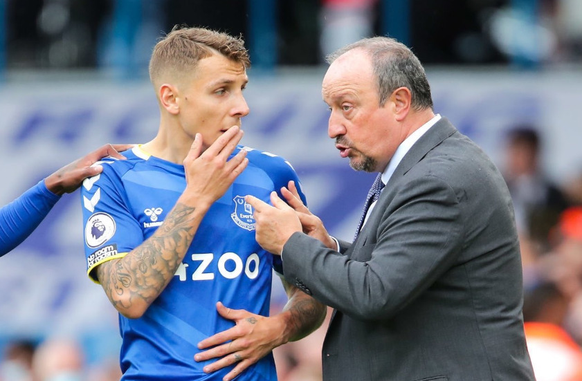 Après son transfert à Aston Villa, Lucas Digne tacle sévèrement Rafael Benitez