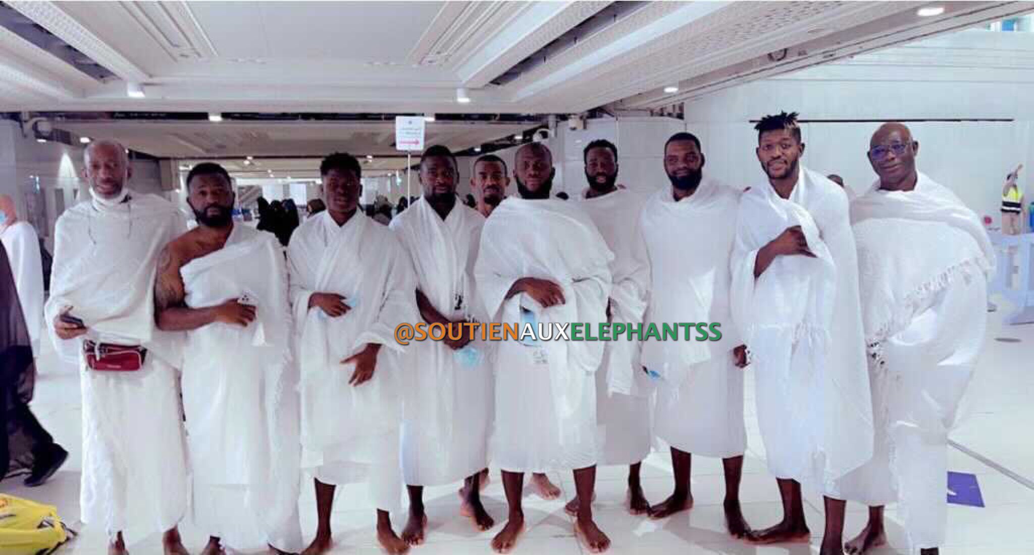Les joueurs ivoiriens ont fait un tour à la Mecque avant de s’envoler pour le Cameroun