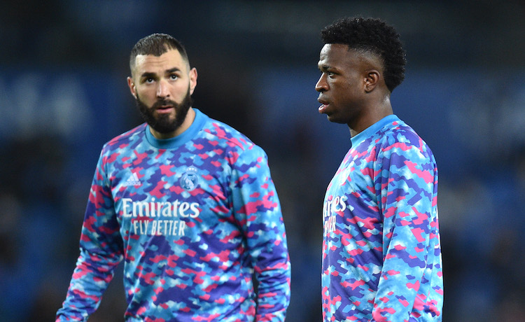 «Ils sont à un niveau superlatif», Gerard Piqué encense Benzema et Vinicius Jr