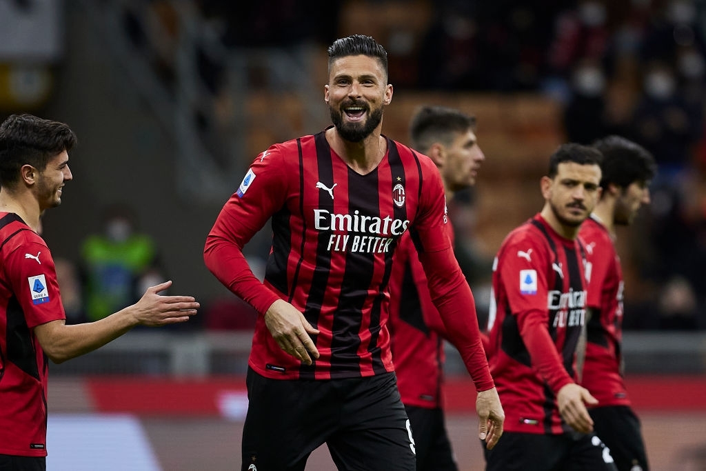 Olivier Giroud débloque la rencontre pour le Milan face à Naples (vidéo)