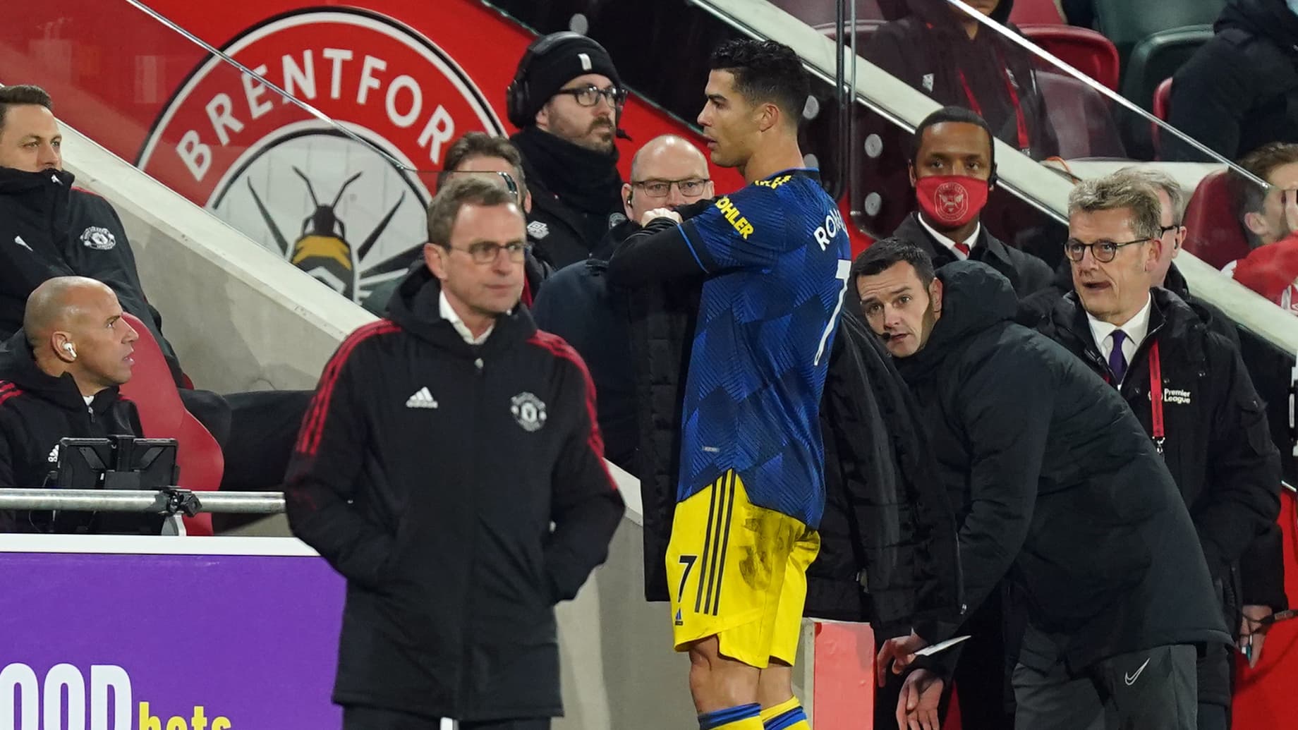 L incomprehension de Cristiano Ronaldo apres son remplacement face a Brentford 1219083