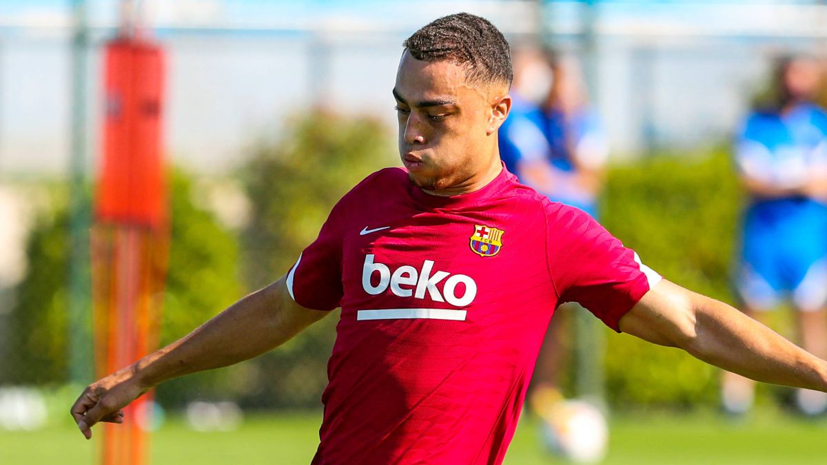 Barça : Sergiño Dest annoncé sur le départ, son agent sort du silence