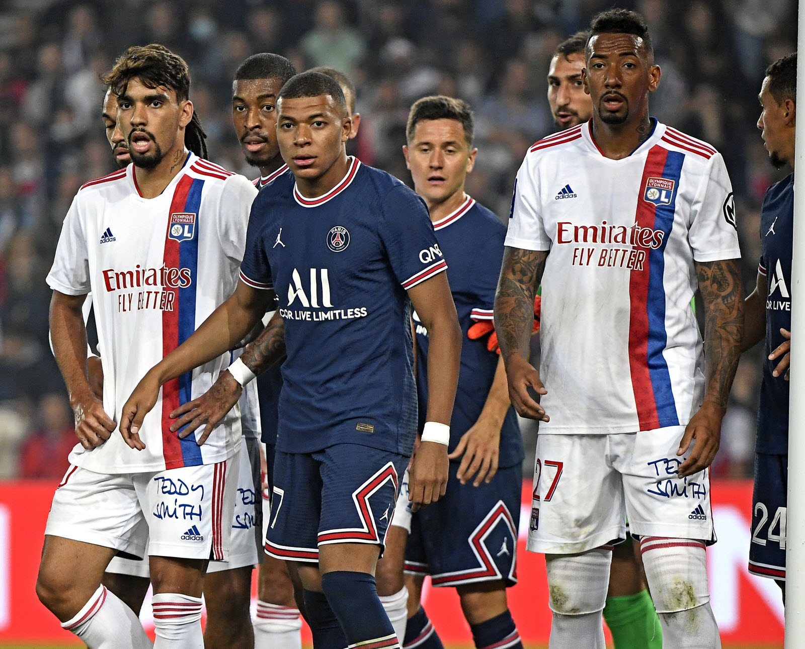 mbappe entre paqueta et boateng lors du match aller apres une premiere moitie de saison ratee l ol joue gros ce dimanche face au paris sg photo progres stephane guiochon 1641657184