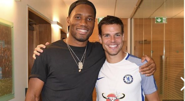 Drogba réagit alors qu’Azpilicueta entre dans l’histoire après le triomphe de Chelsea en Coupe du monde des clubs