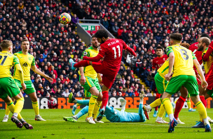 Grâce à Mané et Salah, Liverpool revient à six points de Man City