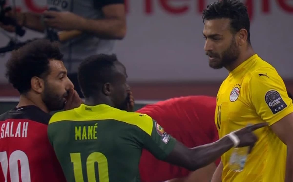 Salah et Mane en grande discussion avant le penalty du Senegal contre l Egypte en finale de la CAN 2022 1230451
