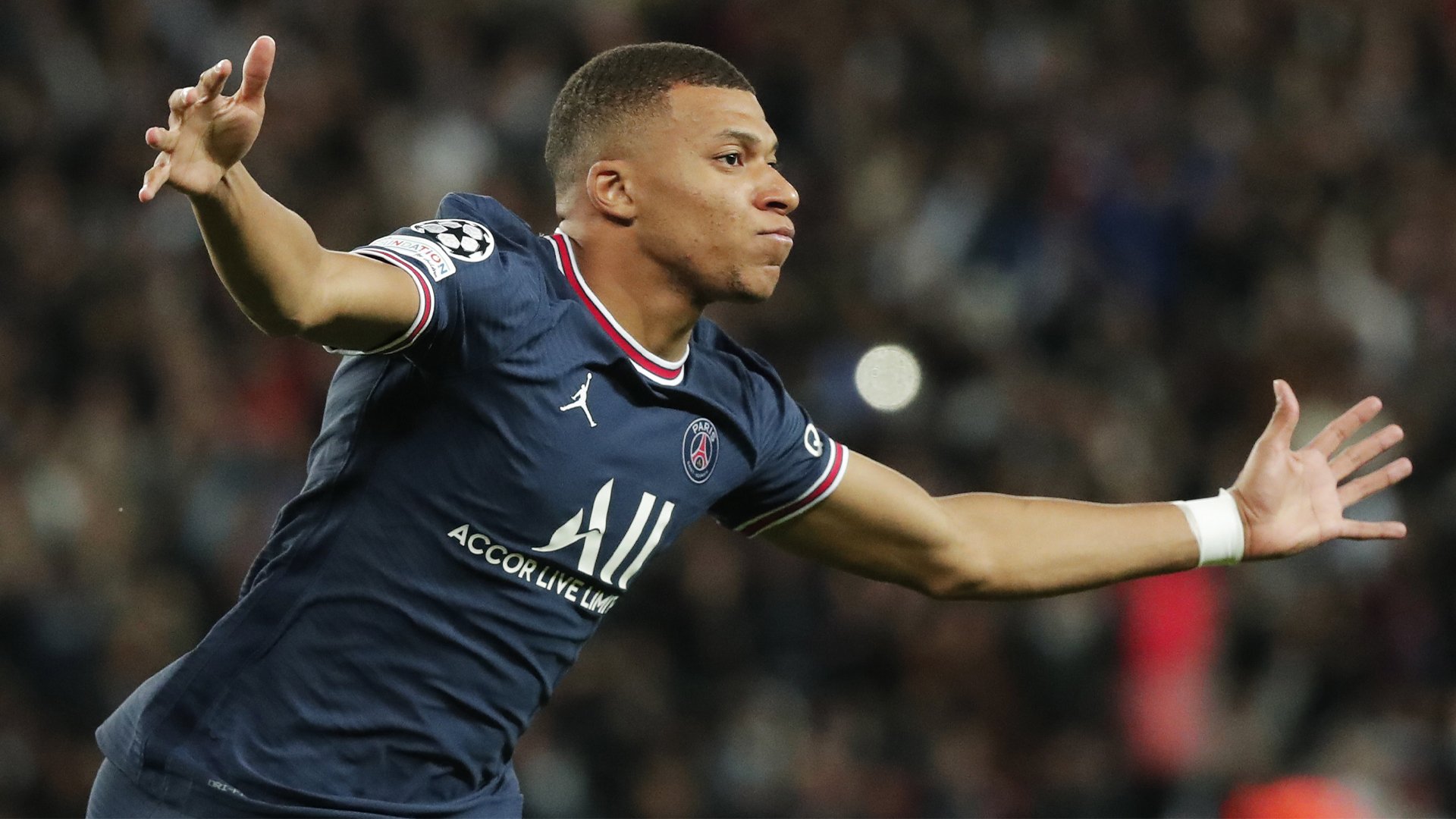 PSG: « Mbappe pourrait prolonger grâce à Cavani », le journaliste David Aiello y croit !