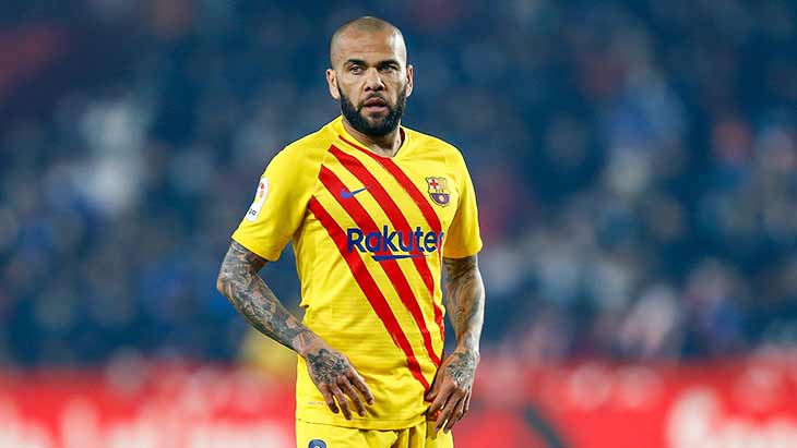 Barcelone: Ecarté de la liste d’Europa League, Dani Alves vide son sac et répond à Xavi