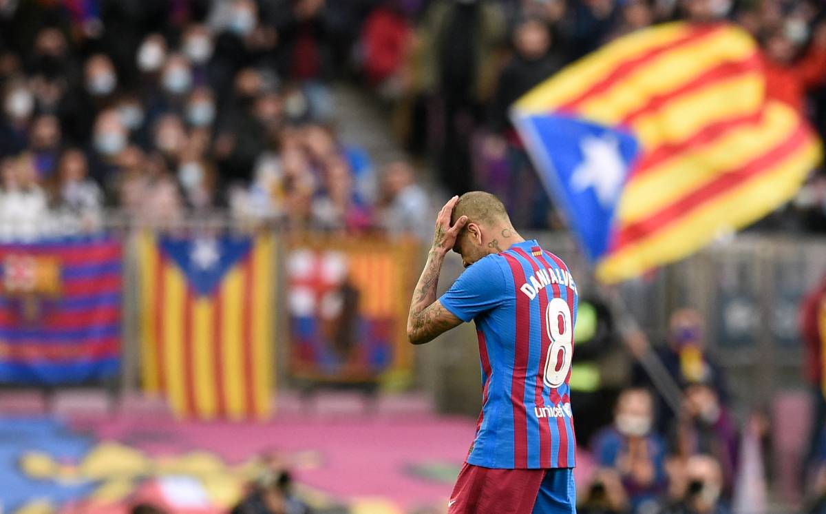 FC Barcelone : La sanction est tombée pour Dani Alves après son carton rouge