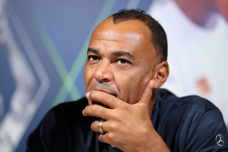 « Je demande à Cafu de nous respecter », un ancien joueur du Sénégal interpelle le brésilien