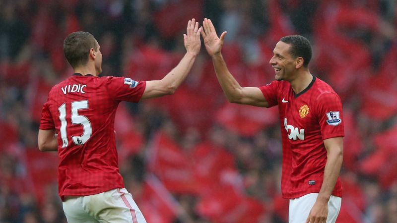 rio ferdinand y nemanja vidic celebran una victoria durante su etapa en el manchester united afp