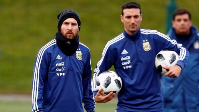 « Il n’est qu’un joueur de plus », les propos de Scaloni sur Leo Messi