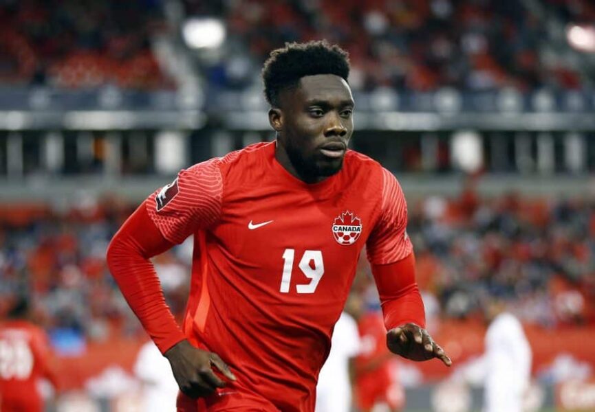 Alphonso Davies fond en larmes alors que le Canada decroche