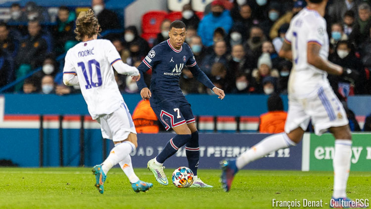 mbappe avec ballon face a modric psg real 20220215 2K5A0771