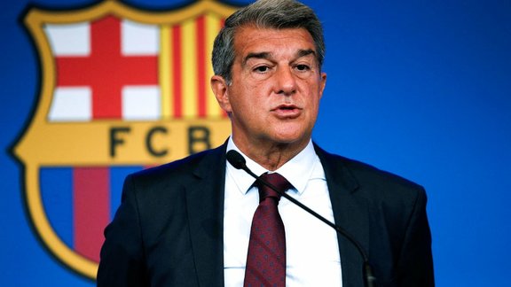 Polémique au Barça: Laporta répond au coup de gueule de Xavi sur les supporters