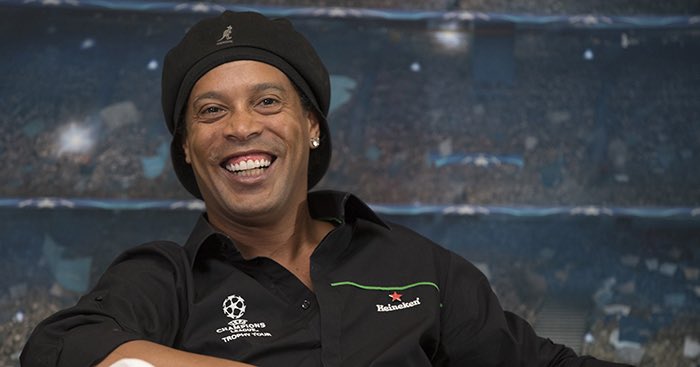 Ronaldinho : « Pour moi, ce joueur a changé le foot. C’était le numéro 1 »