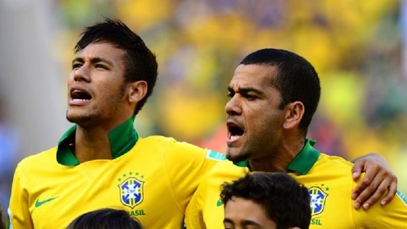 Le Bresil retire le brassard de capitaine a Neymar et le donne a Dani Alves
