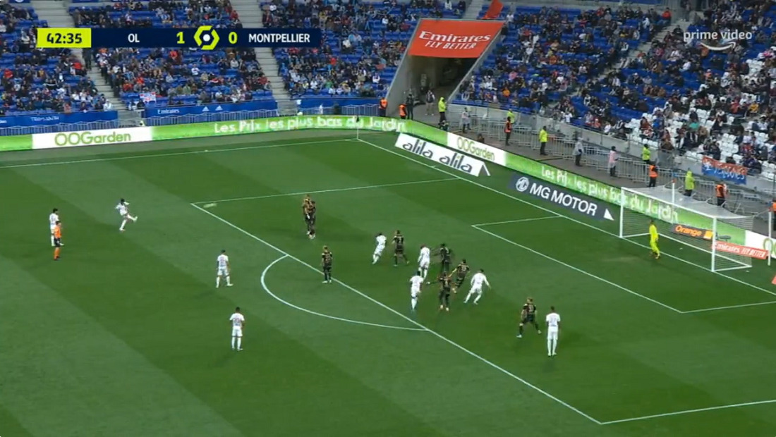 Thiago Mendes inscrit un sublime coup franc, l’OL double la mise contre Montpellier (vidéo)