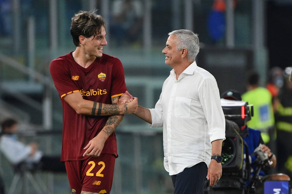 nicolo zaniolo and jose mourinho of AS Roma