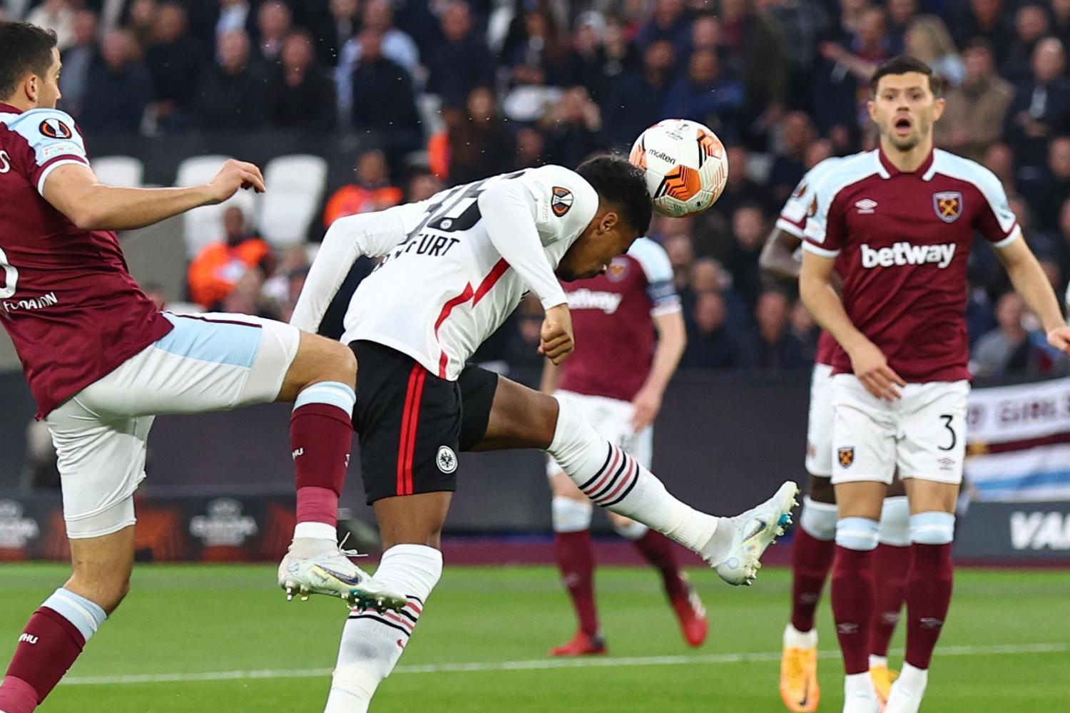 Europa League : Après le Barça, Francfort surprend West Ham au London Stadium