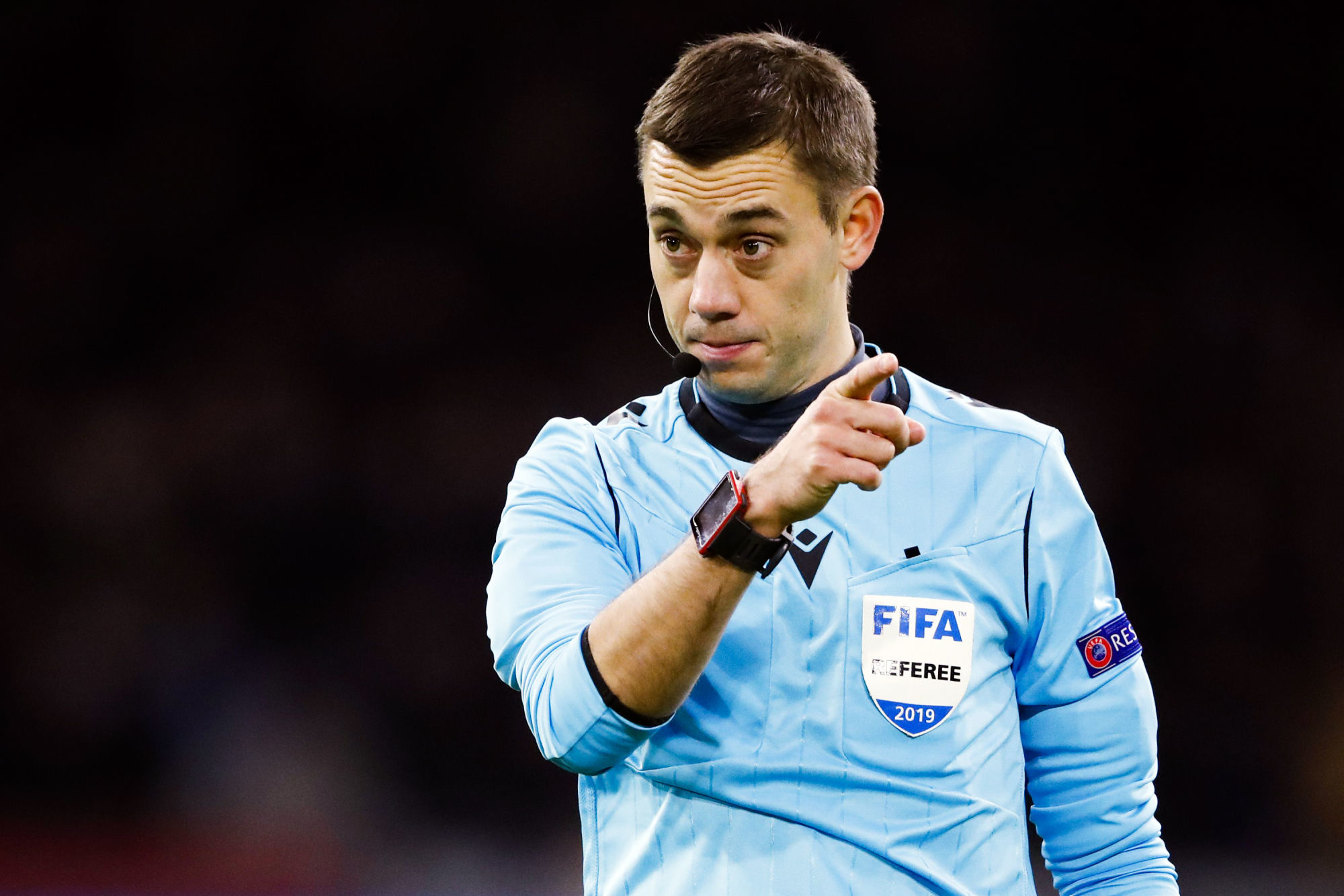 Clément Turpin désigné pour arbitrer Liverpool – Real, Twitter hallucine !
