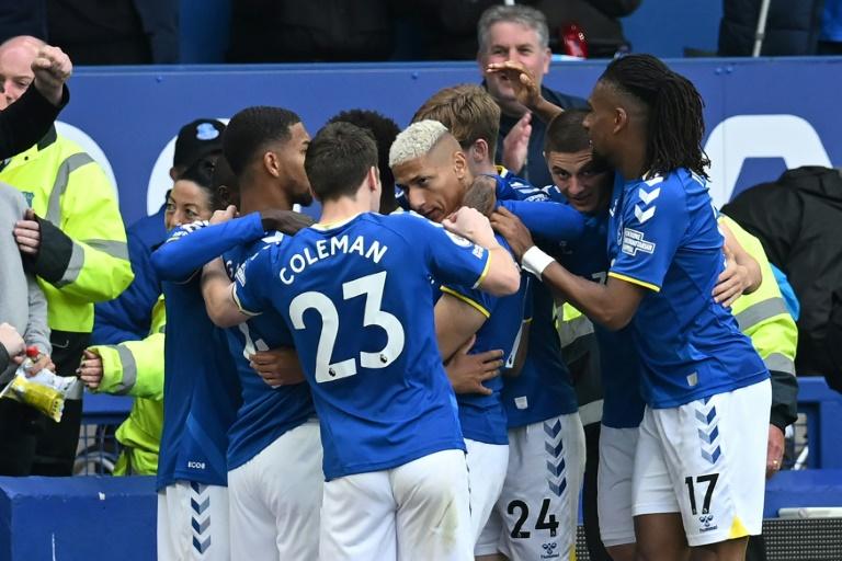 Everton domine Leicester et sort de la zone de relégation