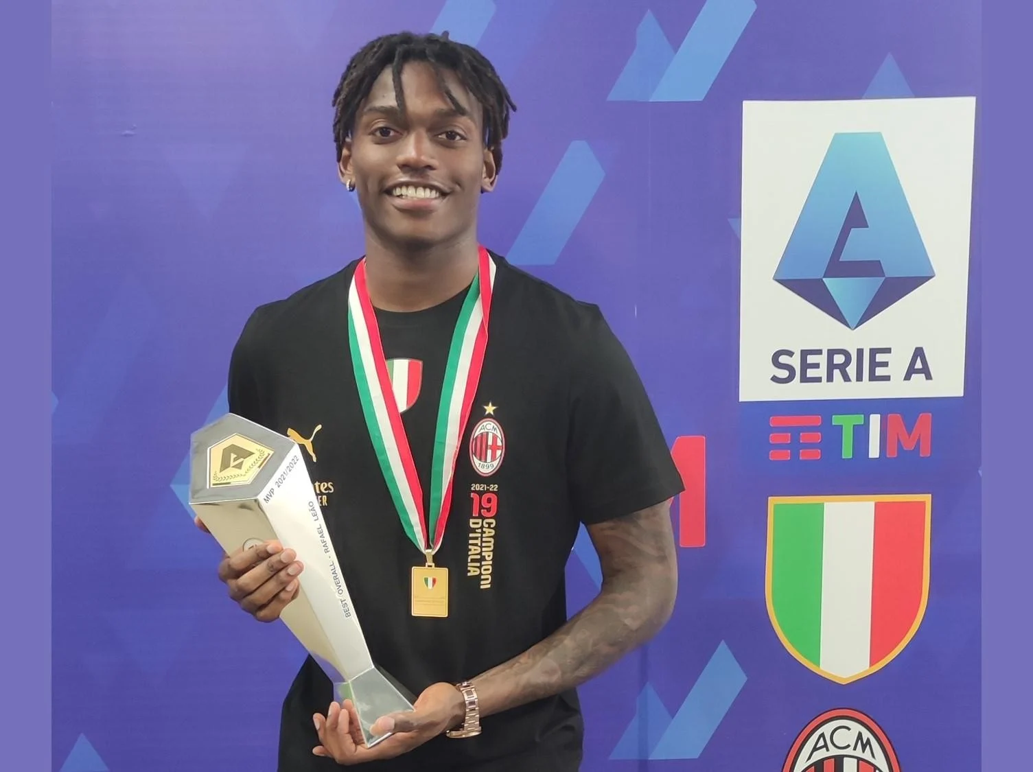 OFFICIEL Raphaël Leao élu MVP de la saison en Serie A