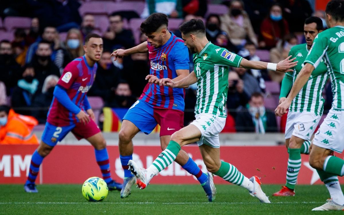 Aubameyang et Depay titulaires, les équipes officielles de Betis – Barça