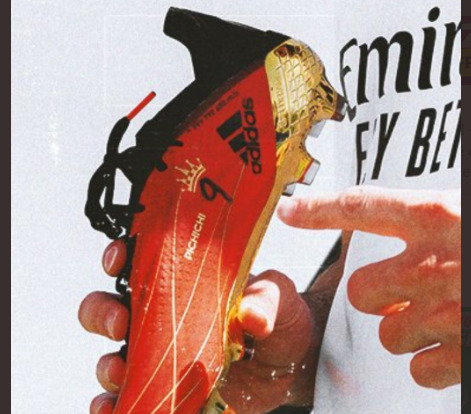 La paire spéciale de crampon pour Benzema à l’occasion de son prix Pichichi