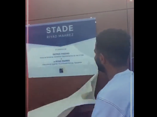 Ryad Mahrez inaugure un stade en son nom (Vidéo)