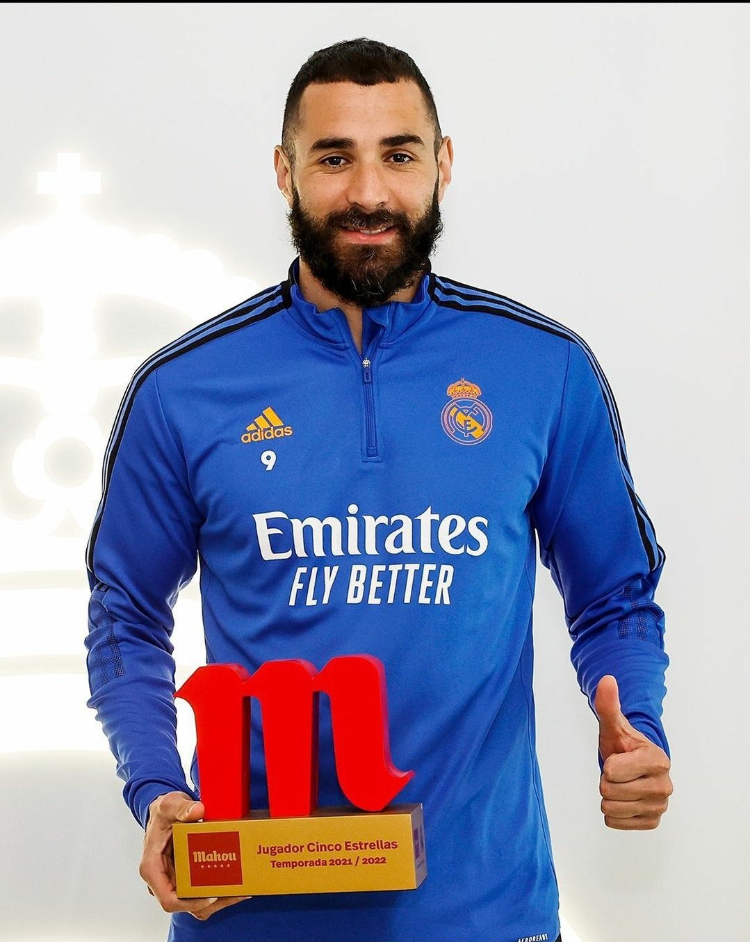 Karim Benzema reçoit la plus haute distinction du Real Madrid