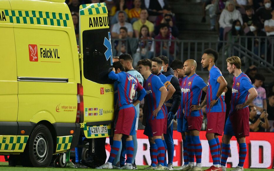 Le FC Barcelone donne des nouvelles de Araujo, évacué par ambulance