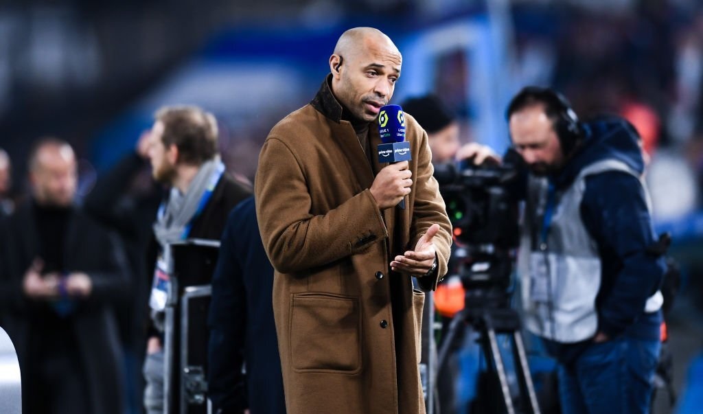 Thierry Henry défend Pochettino et charge le PSG : « Coacher avec des menottes, ce n’est pas facile »