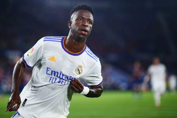 Vinicius Jr: Le Real Madrid propose un nouveau contrat et une clause XXL au Brésilien